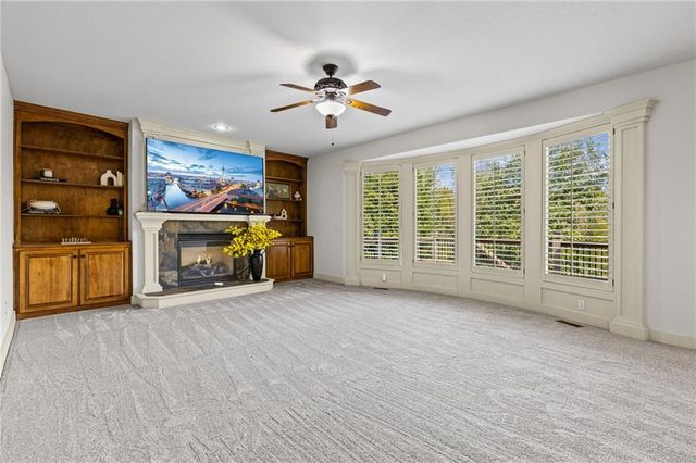 5306 W 165th Terrace, Overland Park, KS 66085
