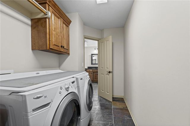 5306 W 165th Terrace, Overland Park, KS 66085