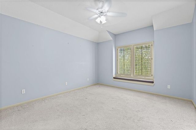 5306 W 165th Terrace, Overland Park, KS 66085