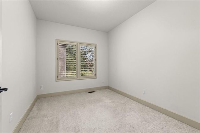 5306 W 165th Terrace, Overland Park, KS 66085