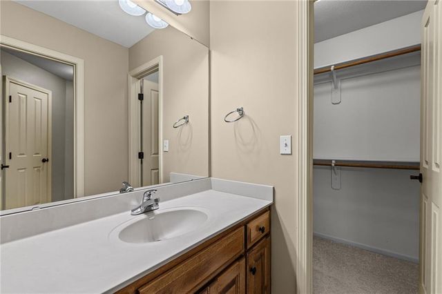 5306 W 165th Terrace, Overland Park, KS 66085