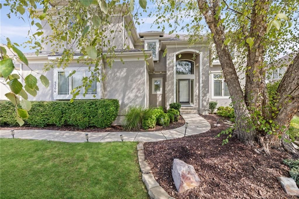 5306 W 165th Terrace, Overland Park, KS 66085