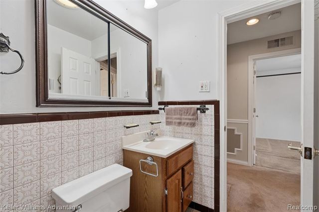 1655 Leslie Street, Westland, MI 48186