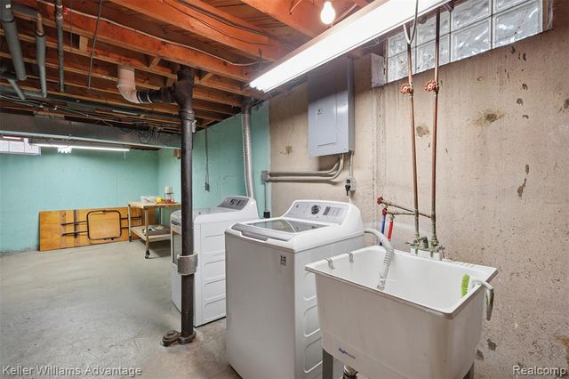 1655 Leslie Street, Westland, MI 48186