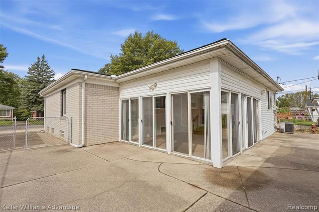 1655 Leslie Street, Westland, MI 48186