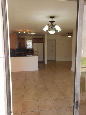 8425 NW 8th Street 104, Miami, FL 33126