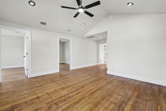 107 Russell ST, Liberty Hill, TX 78642