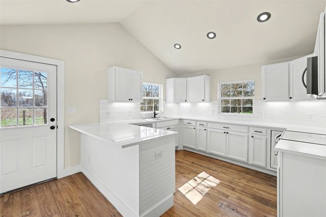 107 Russell ST, Liberty Hill, TX 78642