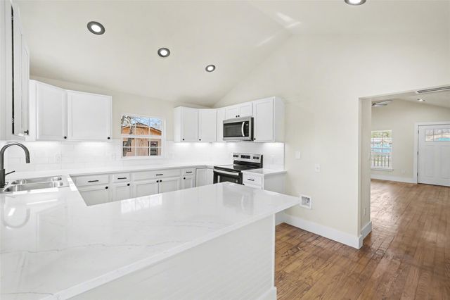 107 Russell ST, Liberty Hill, TX 78642