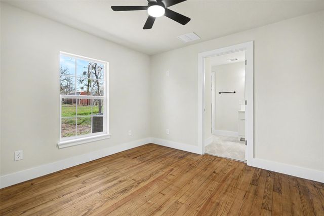 107 Russell ST, Liberty Hill, TX 78642