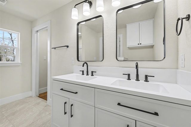 107 Russell ST, Liberty Hill, TX 78642