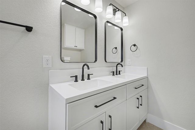 107 Russell ST, Liberty Hill, TX 78642