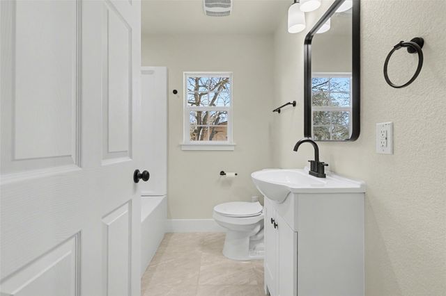 107 Russell ST, Liberty Hill, TX 78642