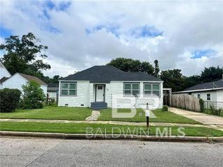 1304 N CLOVERLEAF Circle, Mobile, AL 36605