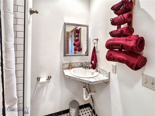 21 North Ennis Lake Road, Mcallister, MT 59740