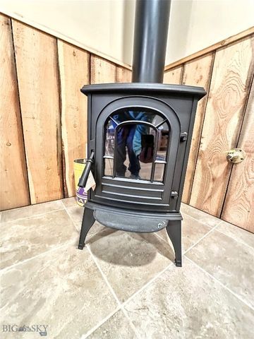 21 North Ennis Lake Road, Mcallister, MT 59740