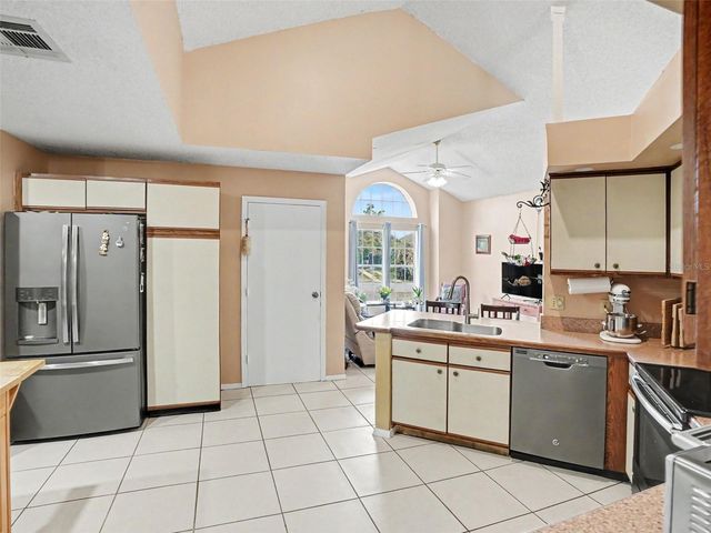 184 CORAL REEF CIRCLE, Kissimmee, FL 34743