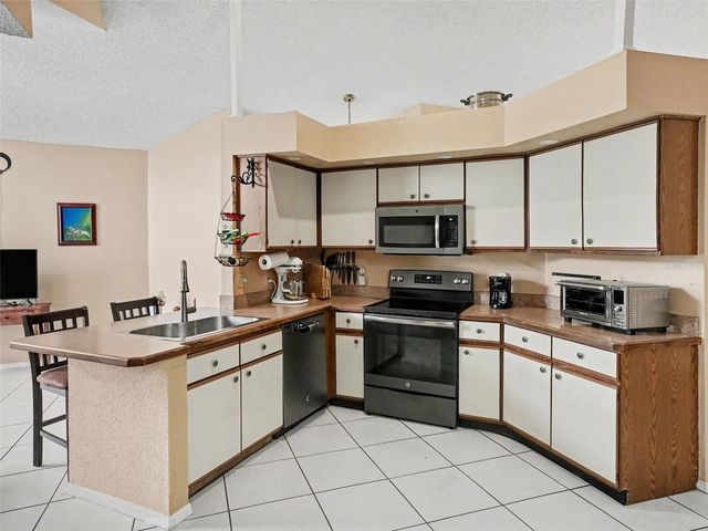 184 CORAL REEF CIRCLE, Kissimmee, FL 34743