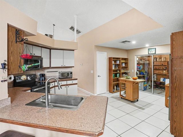 184 CORAL REEF CIRCLE, Kissimmee, FL 34743