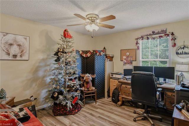 120 Hazelwood Court, Lexington, NC 27295