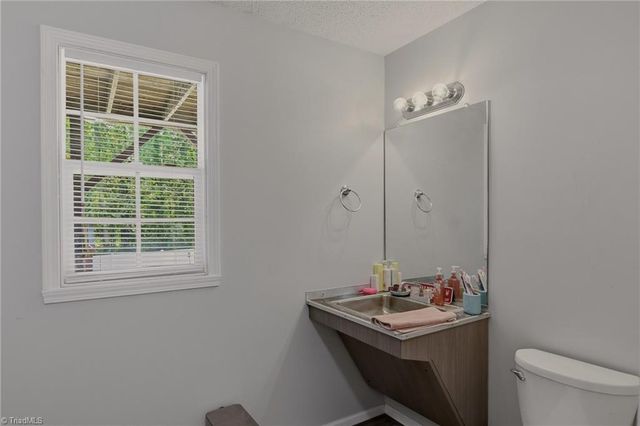 120 Hazelwood Court, Lexington, NC 27295