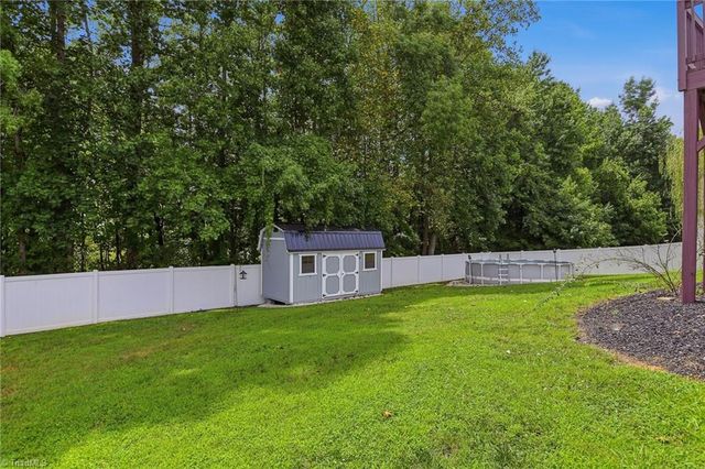 120 Hazelwood Court, Lexington, NC 27295