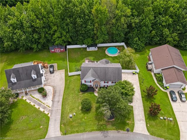 120 Hazelwood Court, Lexington, NC 27295
