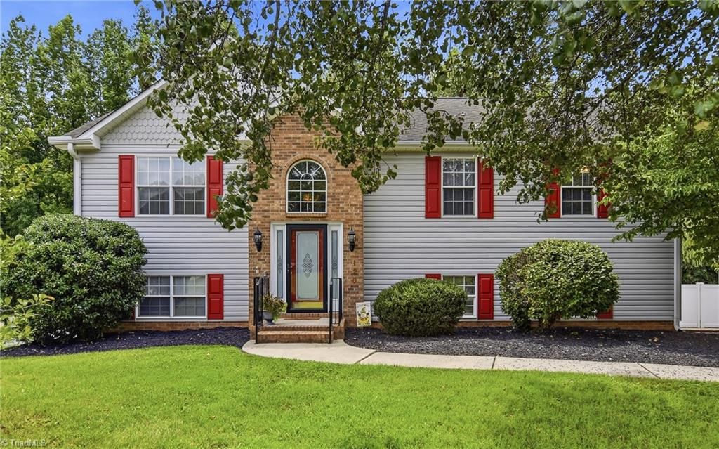 120 Hazelwood Court, Lexington, NC 27295