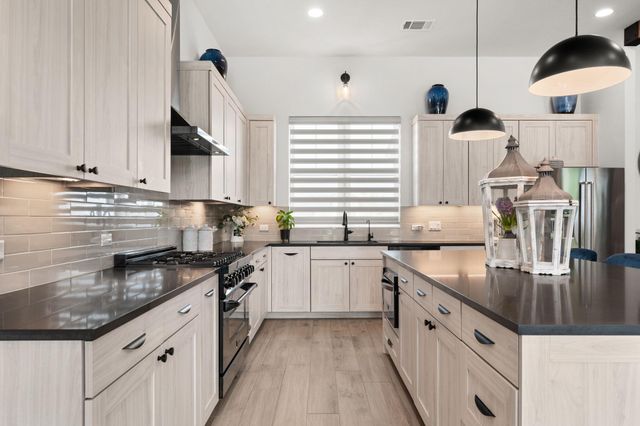 305 Spicewood Trails DR, Spicewood, TX 78669