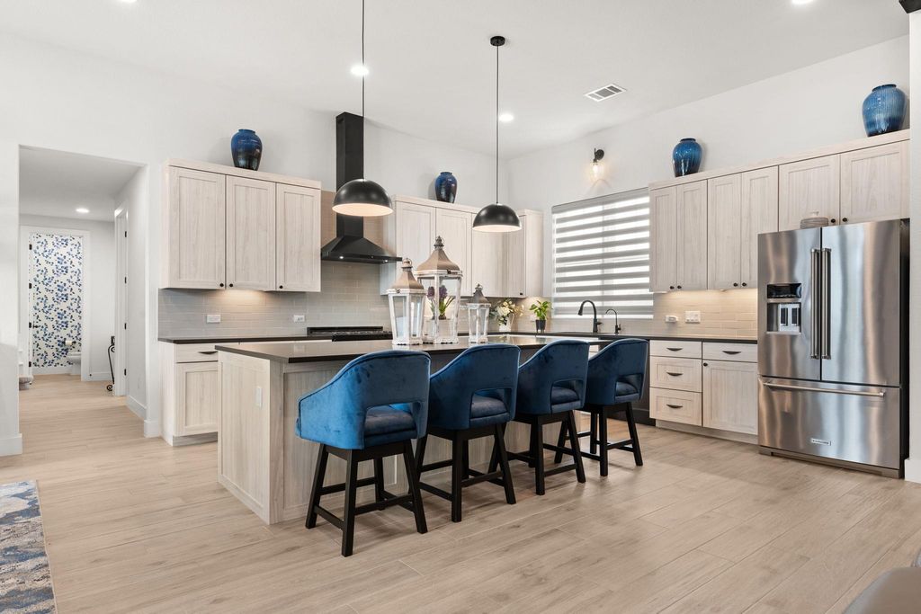 305 Spicewood Trails DR, Spicewood, TX 78669