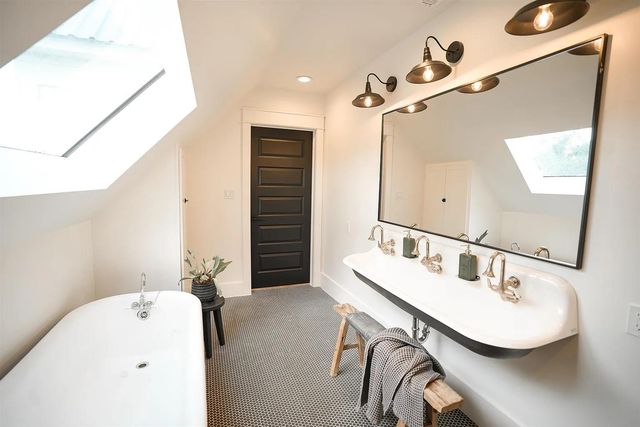 416 Avenue E, Marble Falls, TX 78654