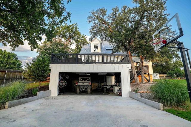 416 Avenue E, Marble Falls, TX 78654