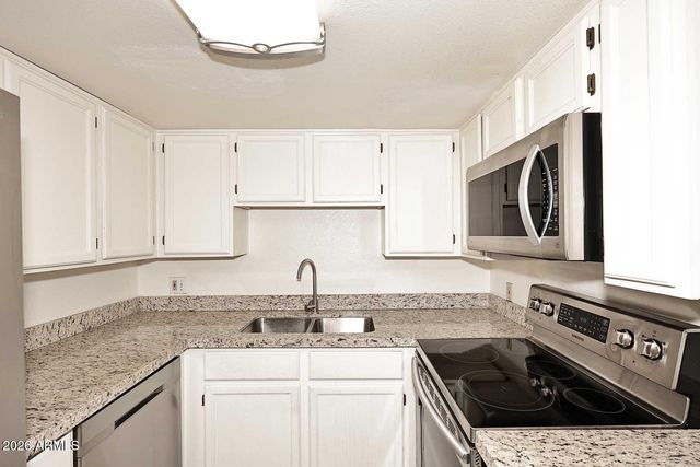 1734 W TUCKEY Lane 11, Phoenix, AZ 85015