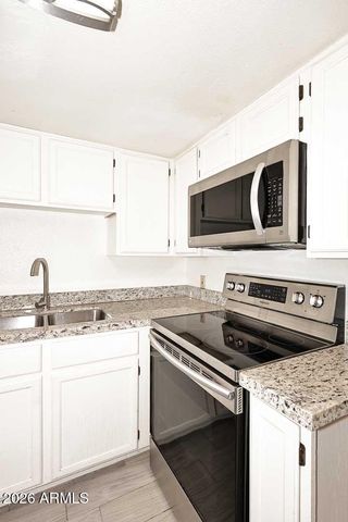 1734 W TUCKEY Lane 11, Phoenix, AZ 85015