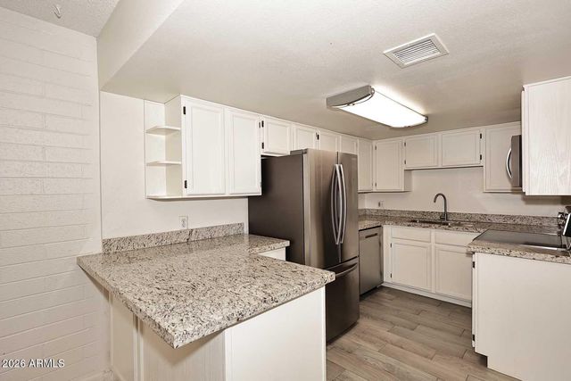 1734 W TUCKEY Lane 11, Phoenix, AZ 85015