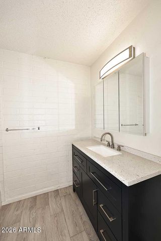 1734 W TUCKEY Lane 11, Phoenix, AZ 85015