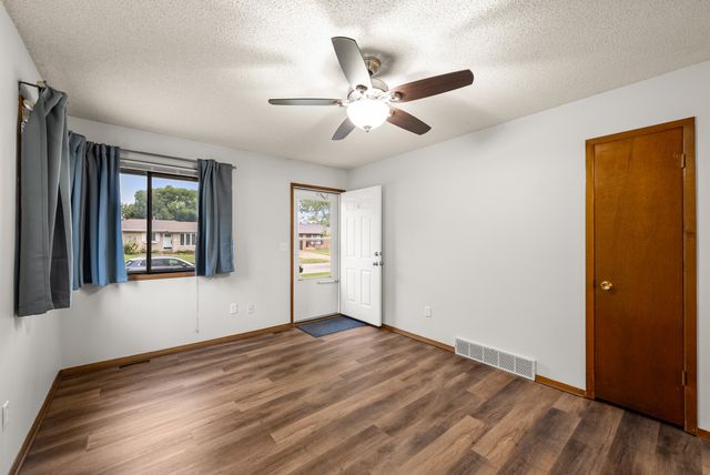1717 NW 9th Street, Ankeny, IA 50023