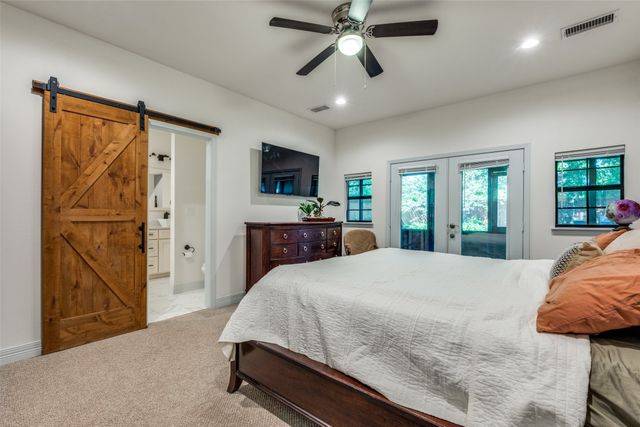 711 Hollywood Avenue, Dallas, TX 75208