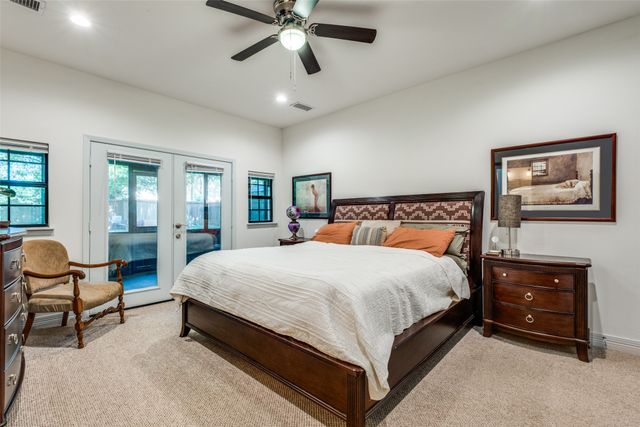 711 Hollywood Avenue, Dallas, TX 75208