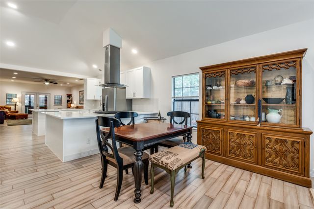 711 Hollywood Avenue, Dallas, TX 75208