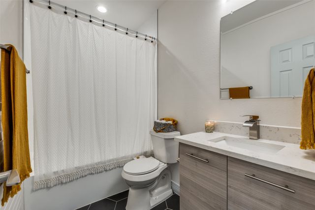 711 Hollywood Avenue, Dallas, TX 75208