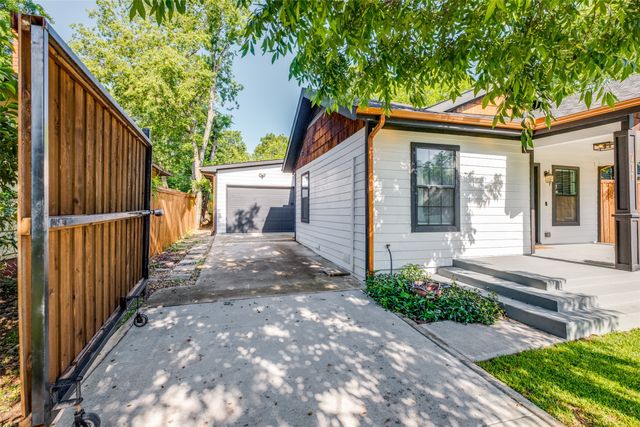 711 Hollywood Avenue, Dallas, TX 75208