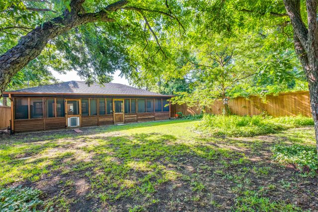 711 Hollywood Avenue, Dallas, TX 75208