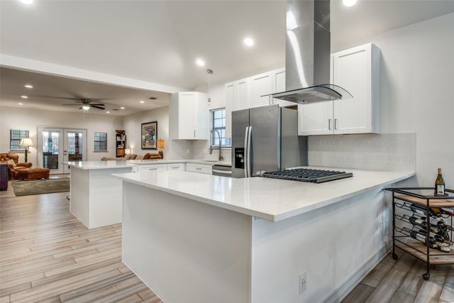 711 Hollywood Avenue, Dallas, TX 75208