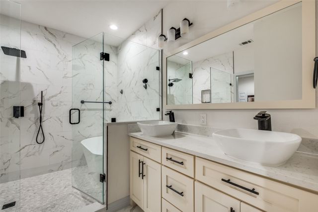 711 Hollywood Avenue, Dallas, TX 75208