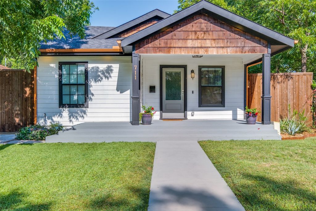 711 Hollywood Avenue, Dallas, TX 75208