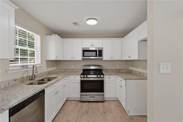 2378 Mills Bend, Decatur, GA 30034