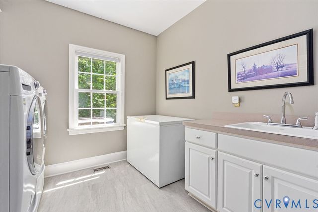 631 Monacan Dr, Richmond, VA 23238