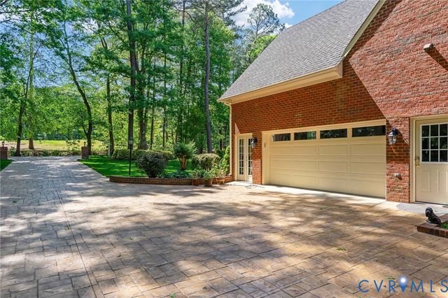 631 Monacan Dr, Richmond, VA 23238