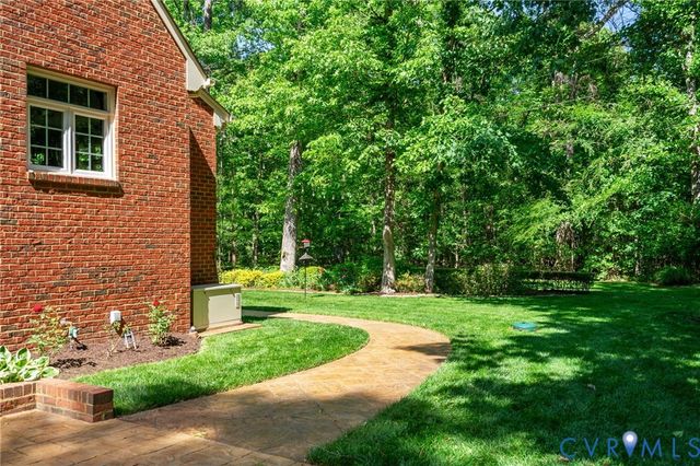 631 Monacan Dr, Richmond, VA 23238